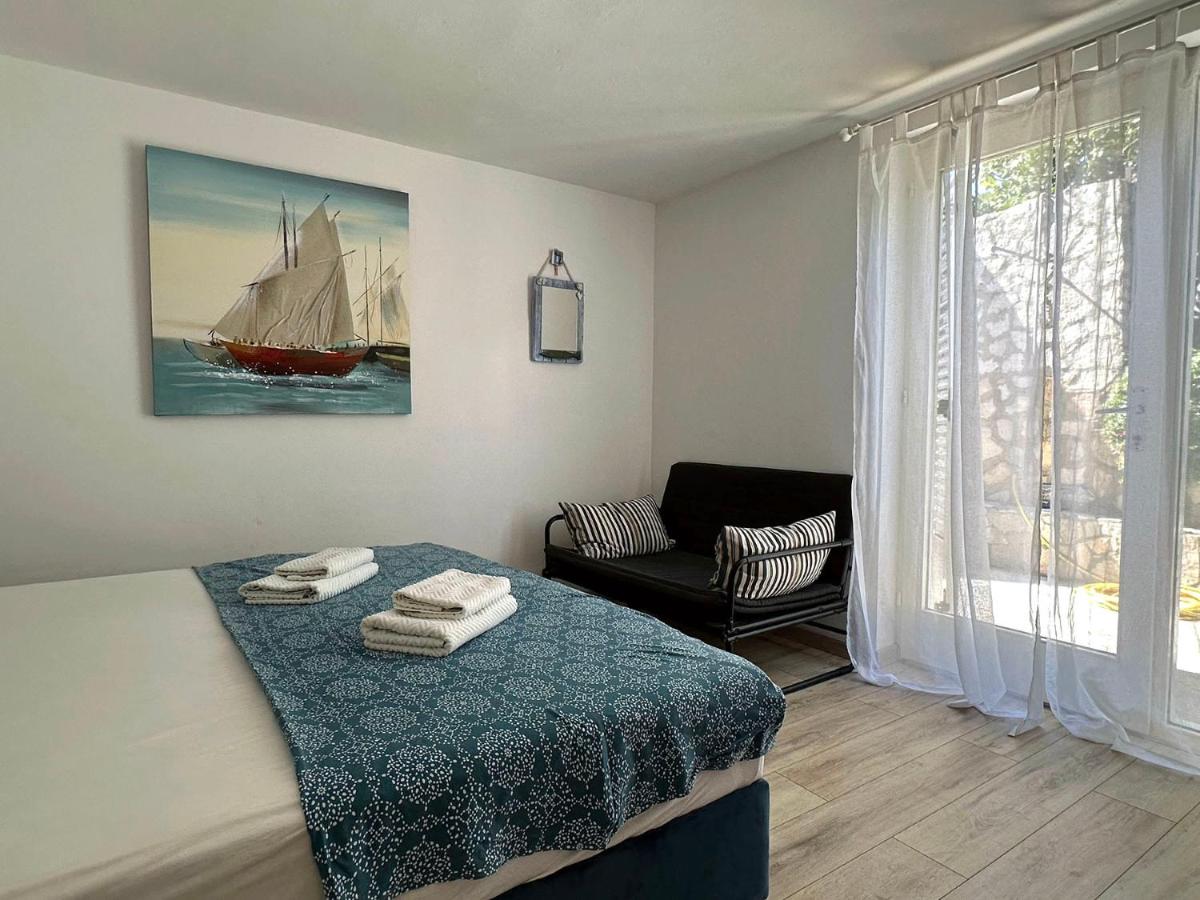 Vis-Rukavac-Retro room - Housity