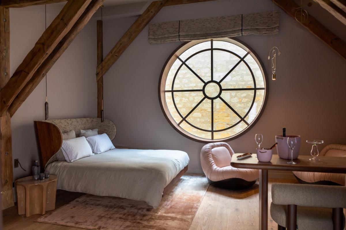 Un ou plusieurs lits dans un hébergement de l'établissement Yndo Hôtel