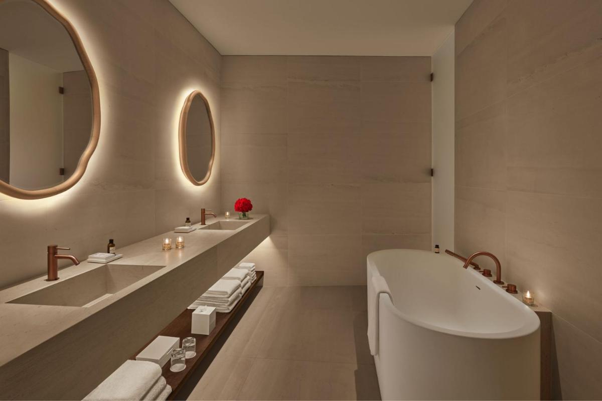 Un baño de The Madrid EDITION