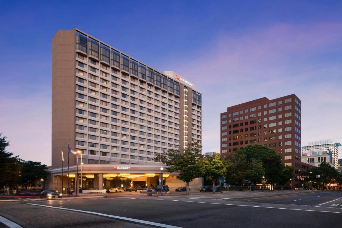 Richmond Marriott - Housity