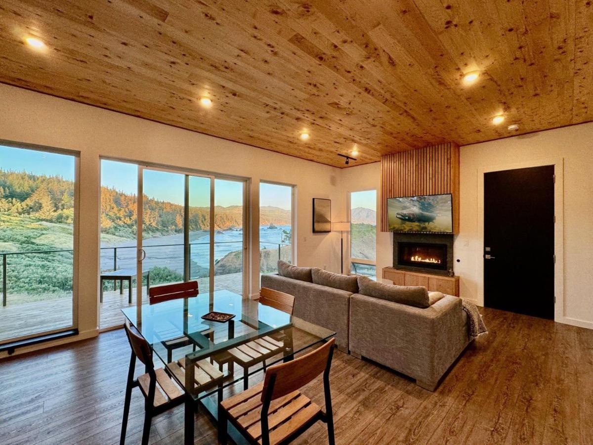 The Cove at Port Orford - 5 Ocean Front Suites - Housity