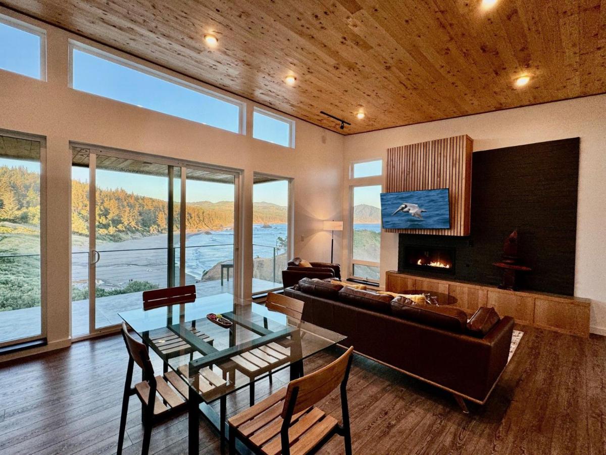 The Cove at Port Orford - 5 Ocean Front Suites - Housity