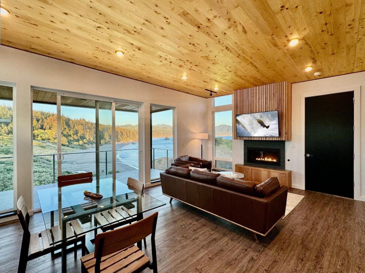The Cove at Port Orford - 5 Ocean Front Suites - Housity
