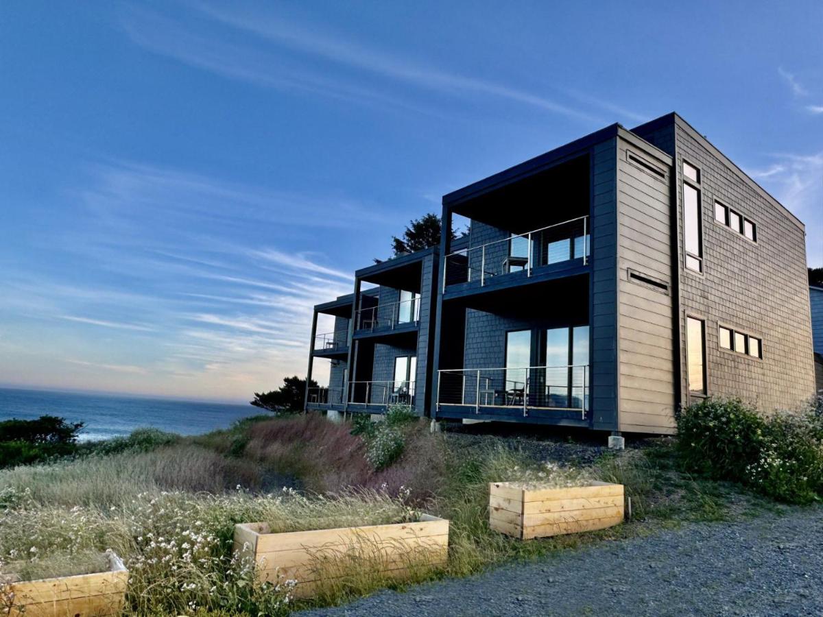 The Cove at Port Orford - 5 Ocean Front Suites - Housity