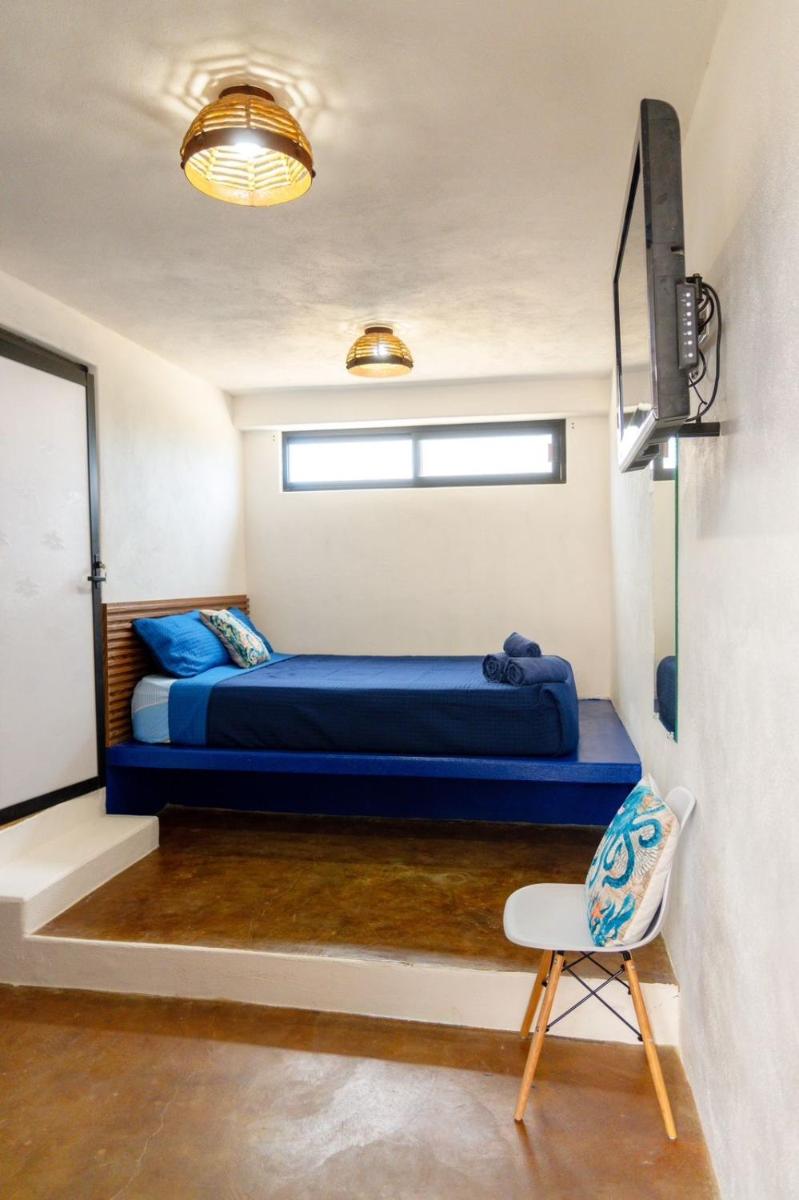 Casa Arrecife Tortuga 3, Beach is steps away! Fast internet, Private cozy room! - Housity