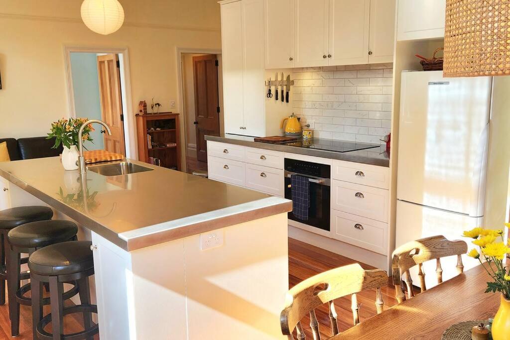 Suitetrails - Luxury new 3 bedroom house in central city 5 star