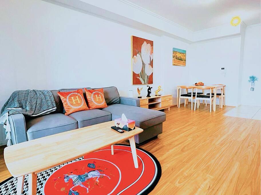 Entire Modern Apt &Near Station&Private Parking - Housity