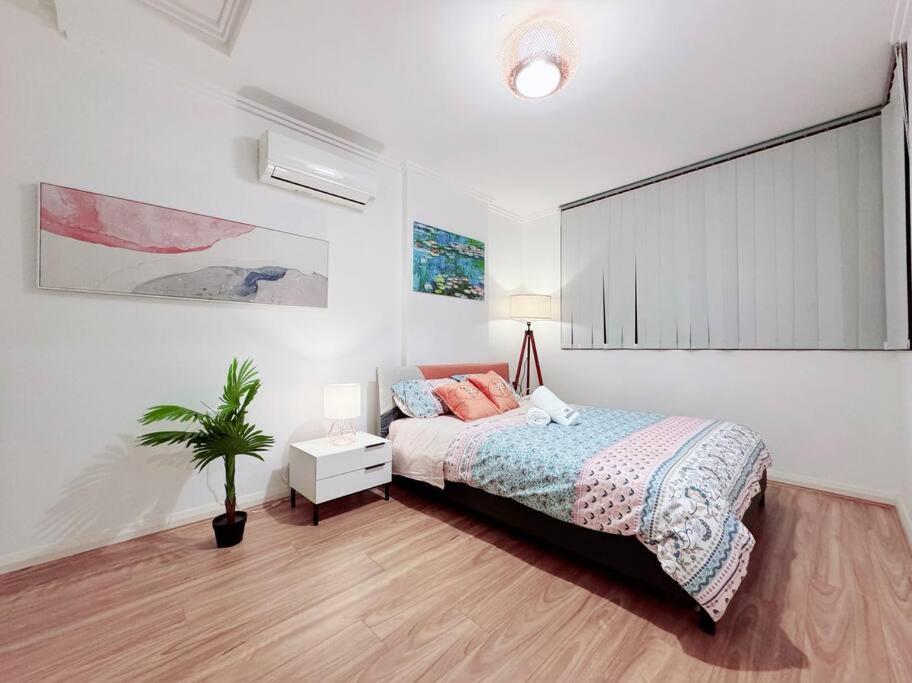 Entire Modern Apt &Near Station&Private Parking - Housity
