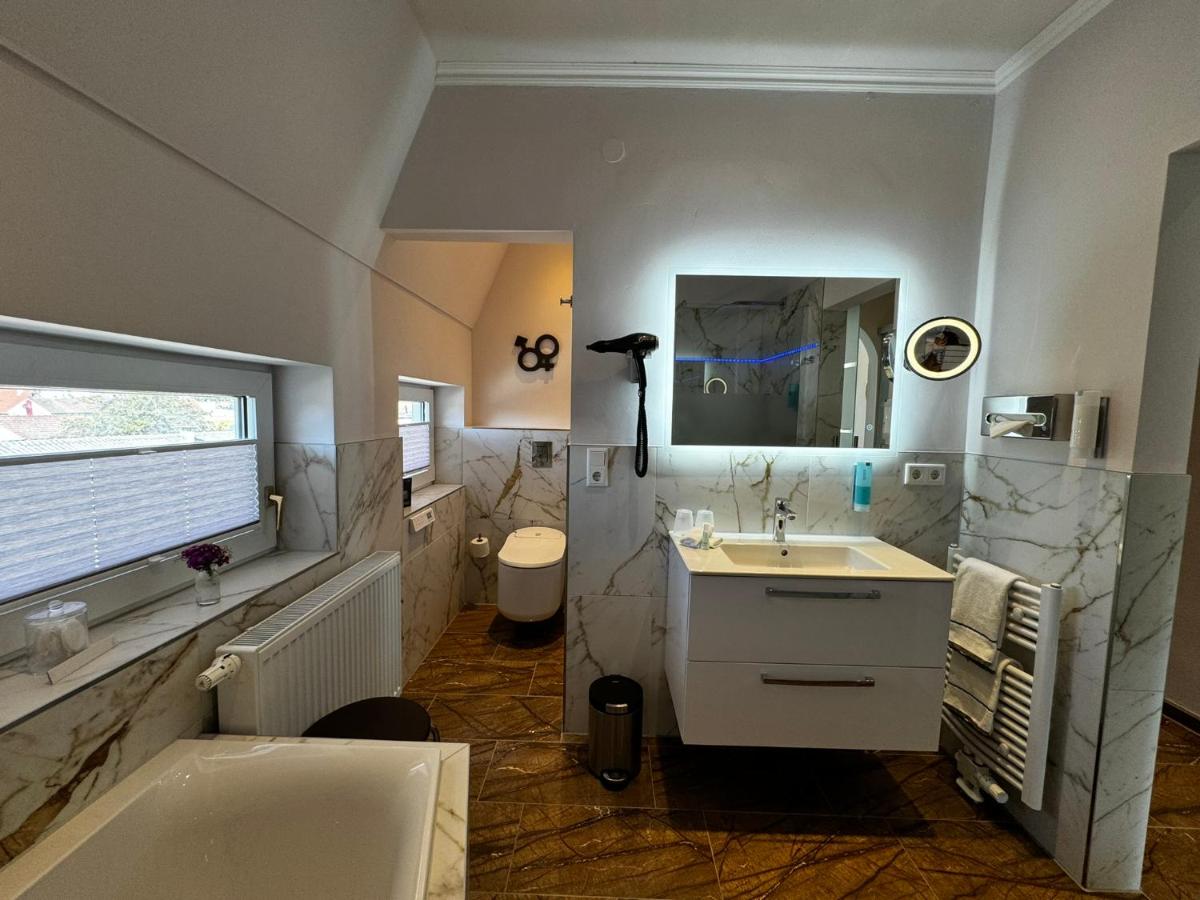 Rhein-Hotel Nierstein - Housity