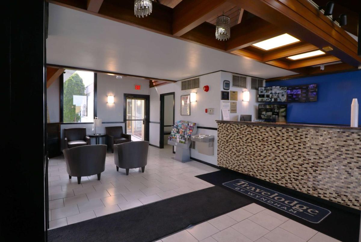 Travelodge by Wyndham Milwaukee - Housity