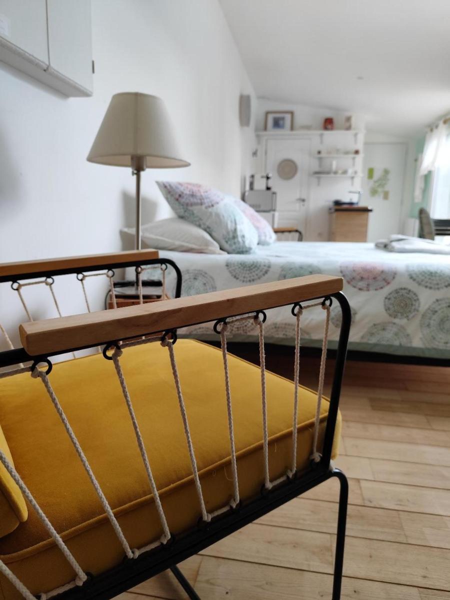 Chambre studio indépendante au calme vue sur piscine - Housity