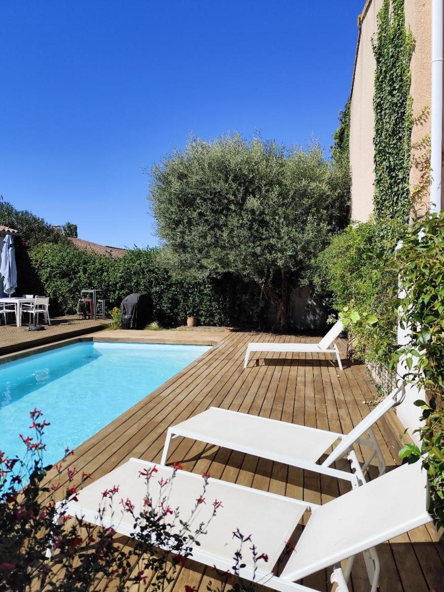 Chambre studio indépendante au calme vue sur piscine - Housity