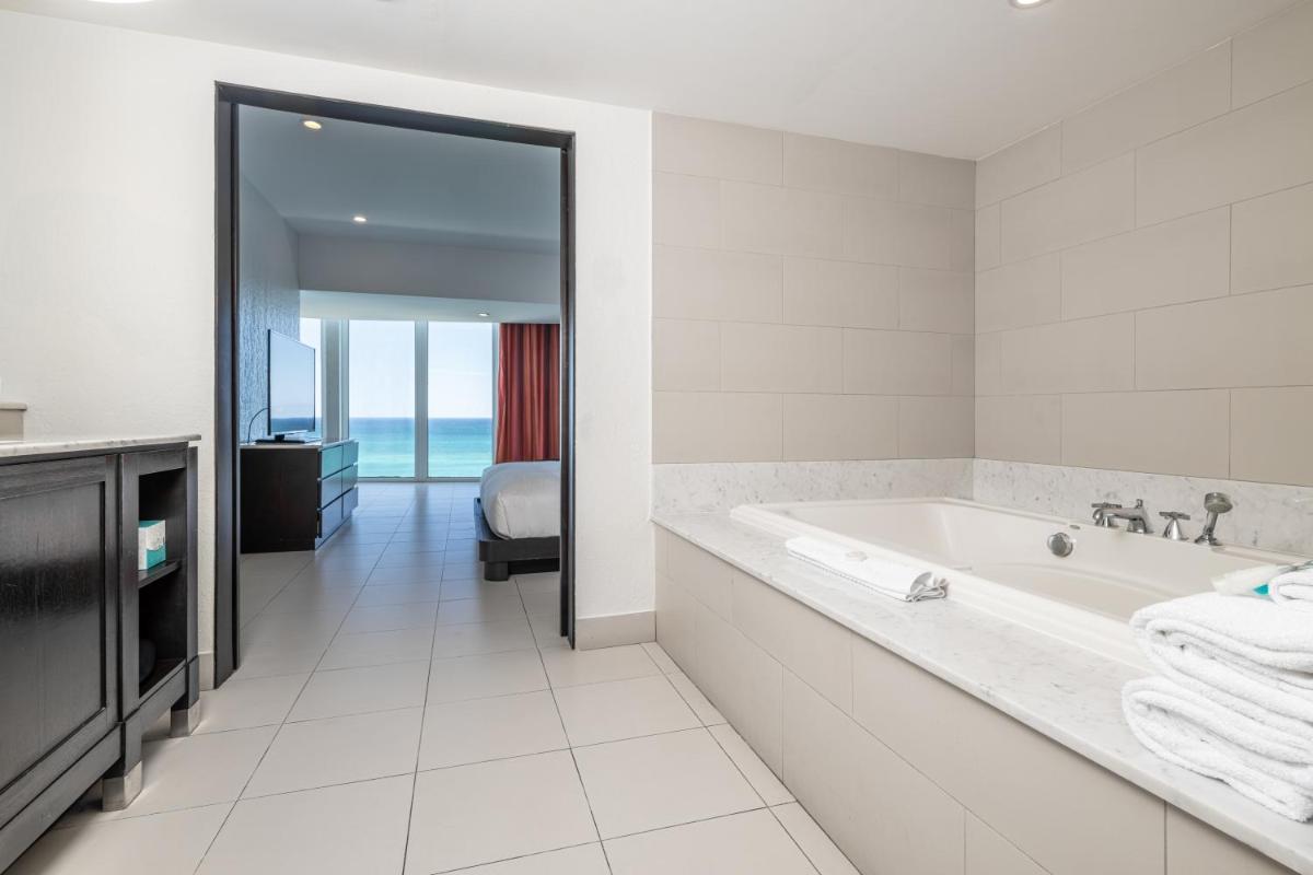 The Condado Plaza Hotel - Housity