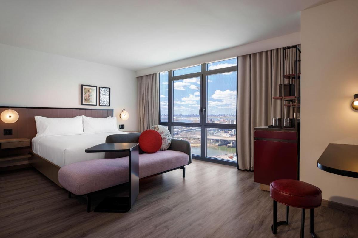 Renaissance New York Flushing Hotel at Tangram - Housity