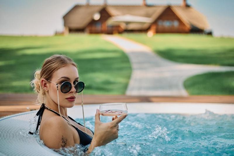 Siedlisko Milachowo nad rzeką - luxury wellness oasis Adults only - Housity