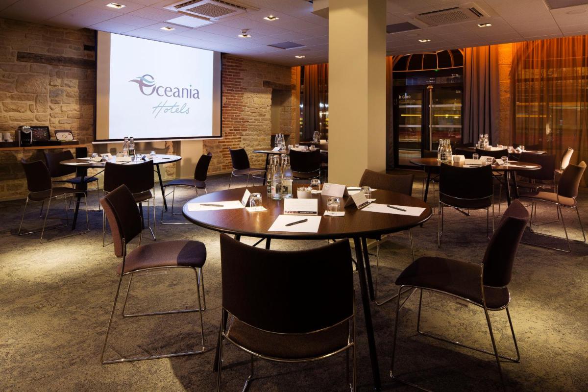 Restaurant ou autre lieu de restauration dans l'établissement Oceania Le Jura Dijon
