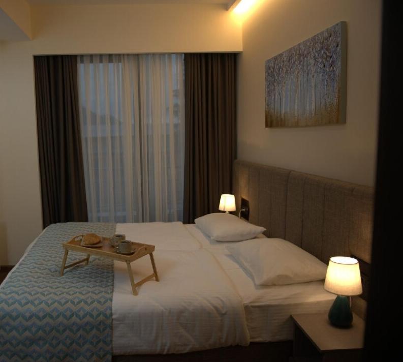 Hotel Takara - Housity