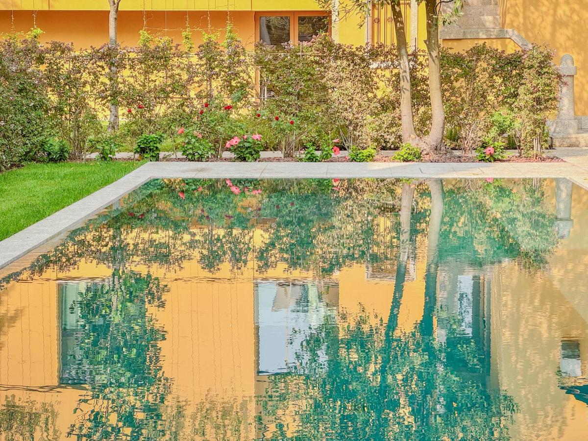 A piscina em ou perto de Palacete Severo
