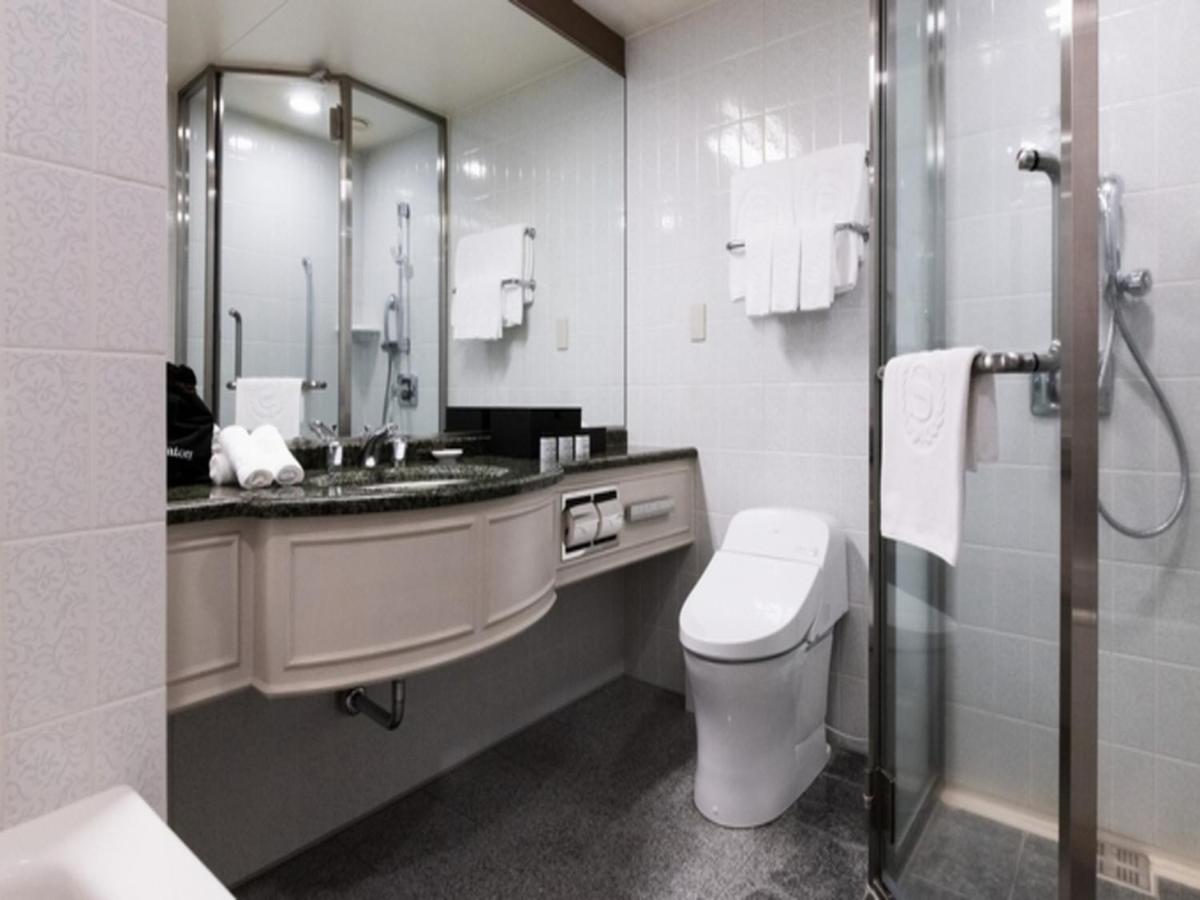 Yokohama Bay Sheraton Hotel and Towers - Housity