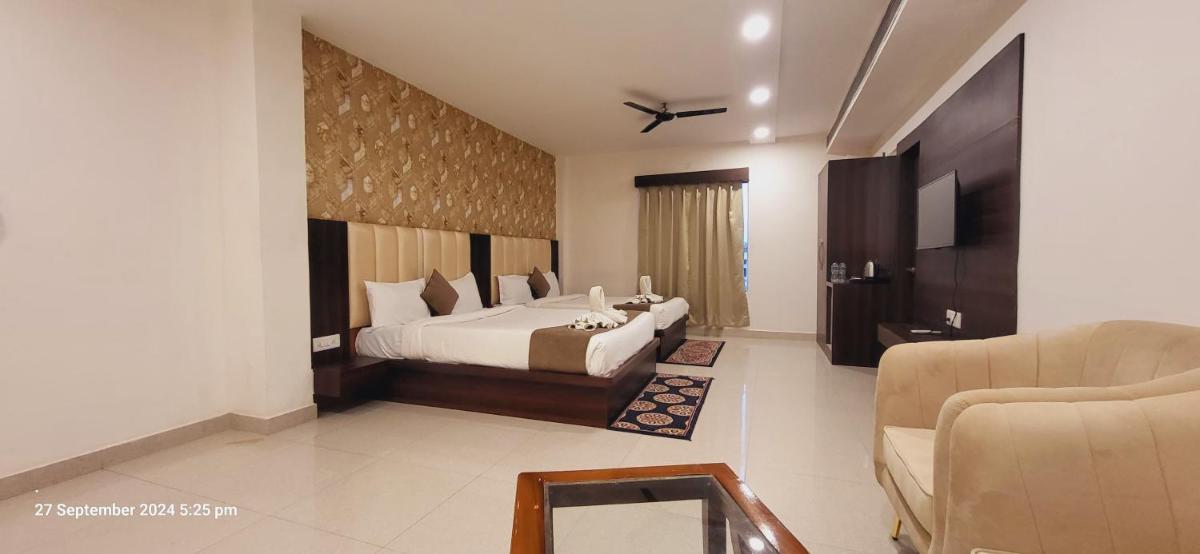 Neelkanth Hotel - Housity