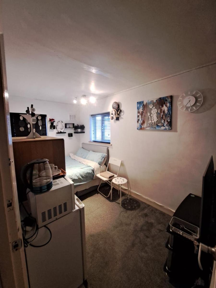 Tilbury Home For short letting - Housity