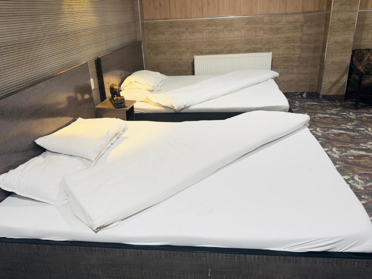 But Hotel & Tourist Inn - Housity