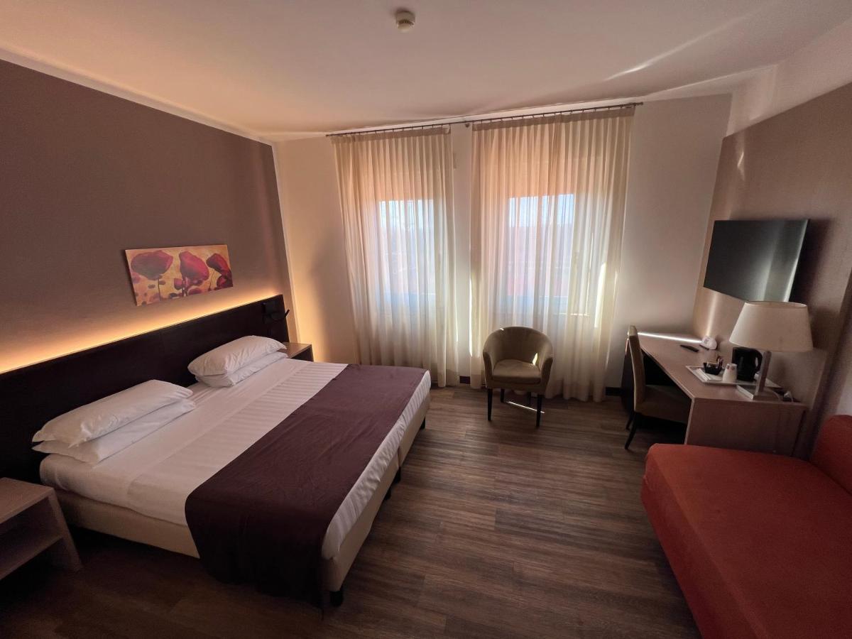 Hotel Carlton - Housity