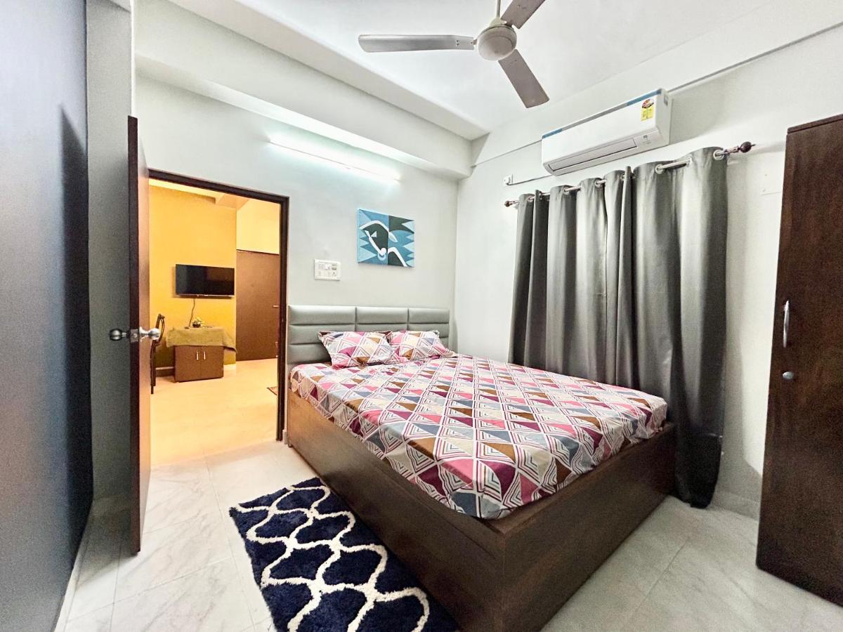 Cozy 2BHK Apt near Ruby Hospital & EM Bypass - Hizvo