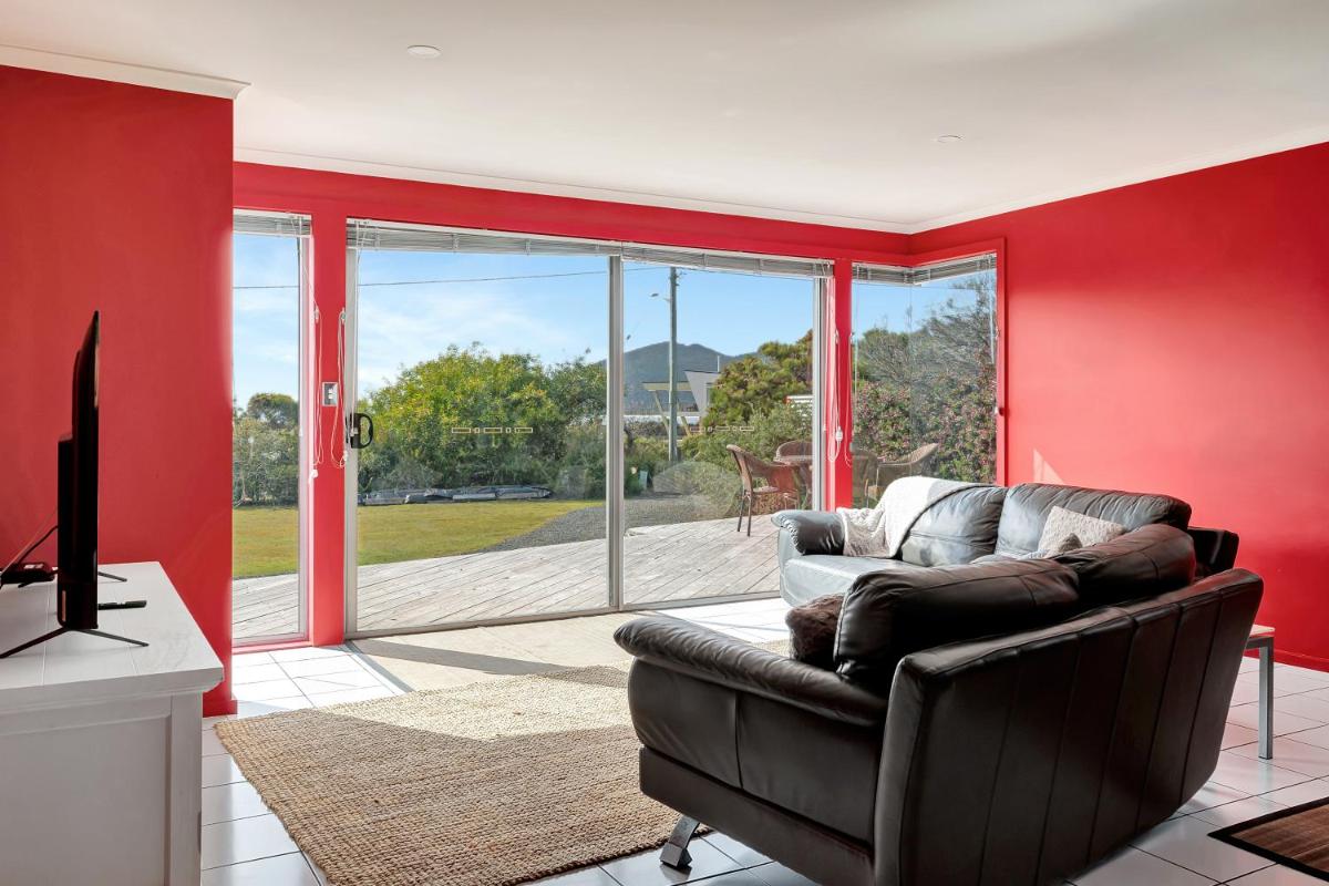 Sisters Beach Retreat - Housity
