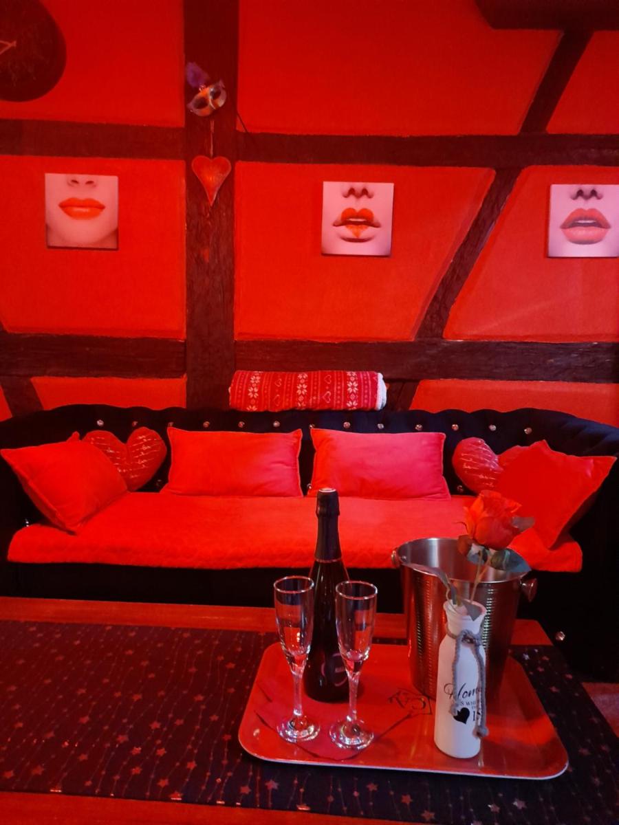LOVE ROOM Le rouge et noir - Housity