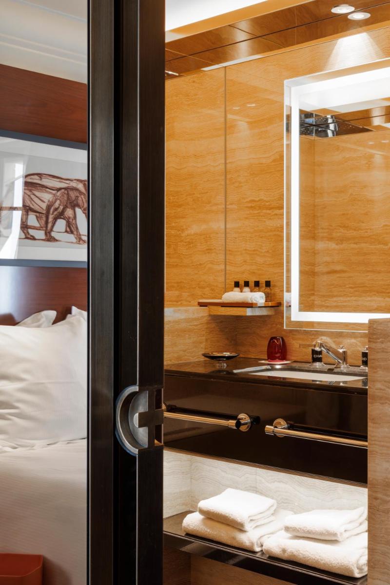 Un ou plusieurs lits dans un hébergement de l'établissement Hotel Montaigne