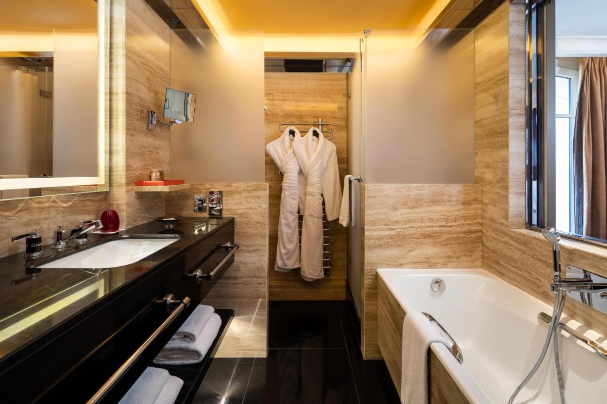 Salle de bains dans l'établissement Hotel Montaigne