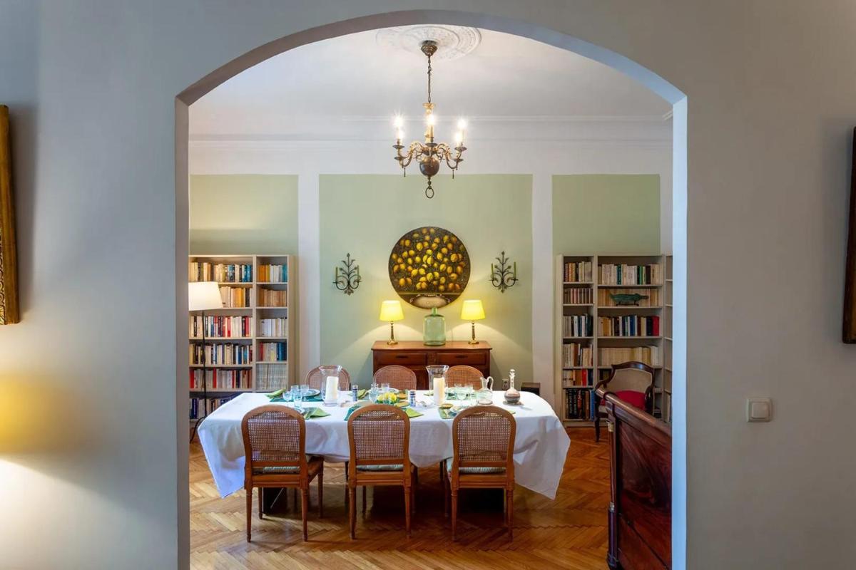 Spacious apartment in Budapest city centre with fireplace - Housity