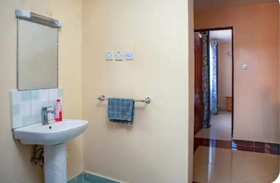 Lux Suites Makao Rossyln Apartments - Housity