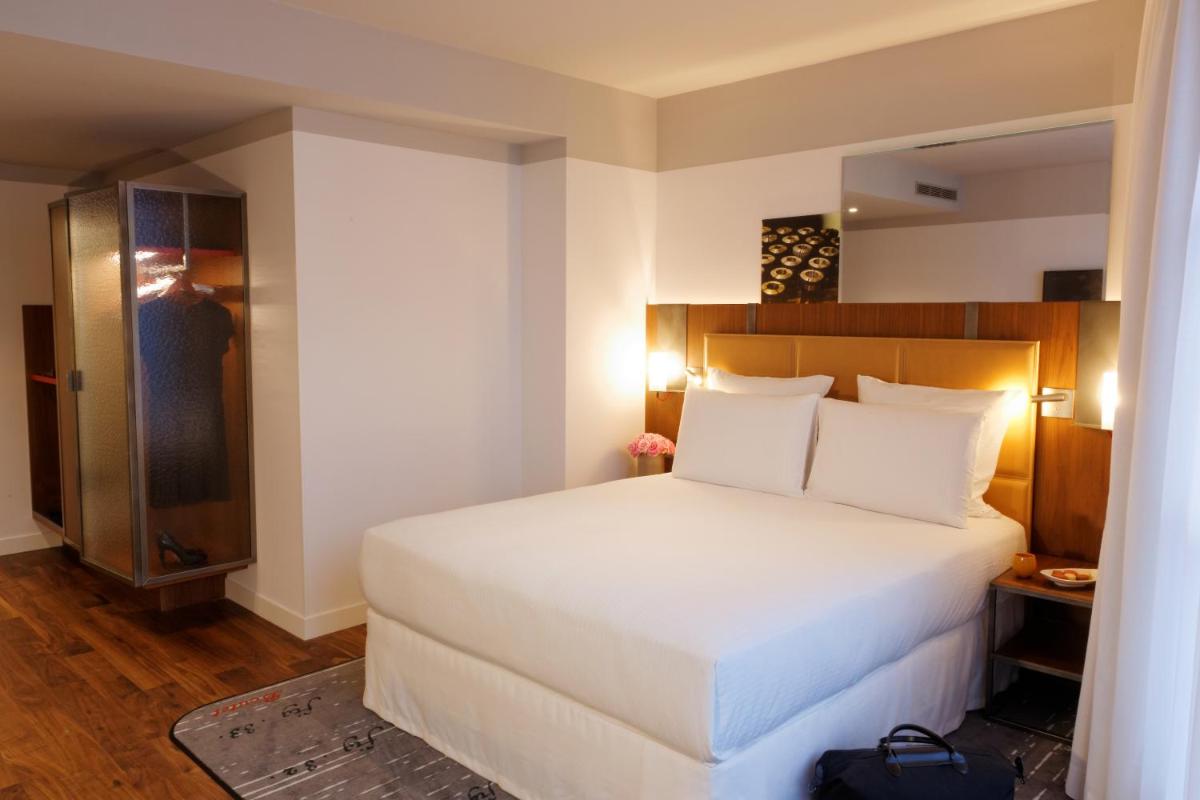 Un ou plusieurs lits dans un hébergement de l'établissement Boutet Bastille Hotel Paris - MGallery Collection