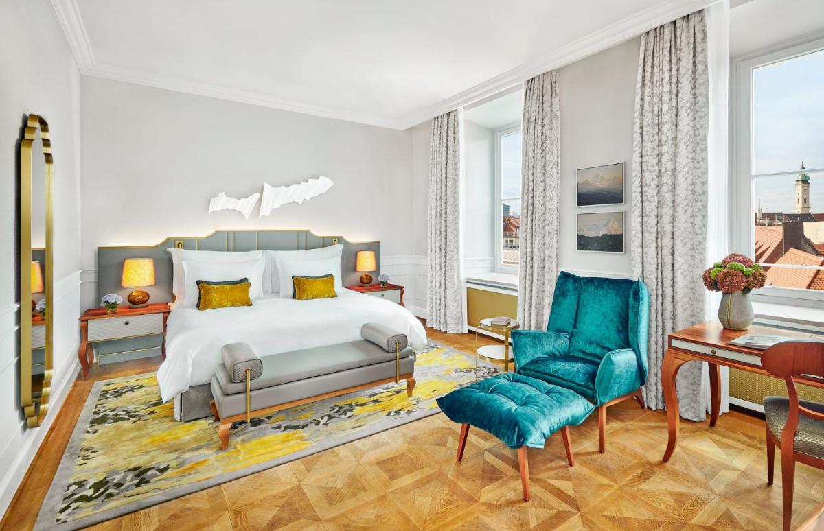 Ein Bett oder Betten in einem Zimmer der Unterkunft Mandarin Oriental, Munich