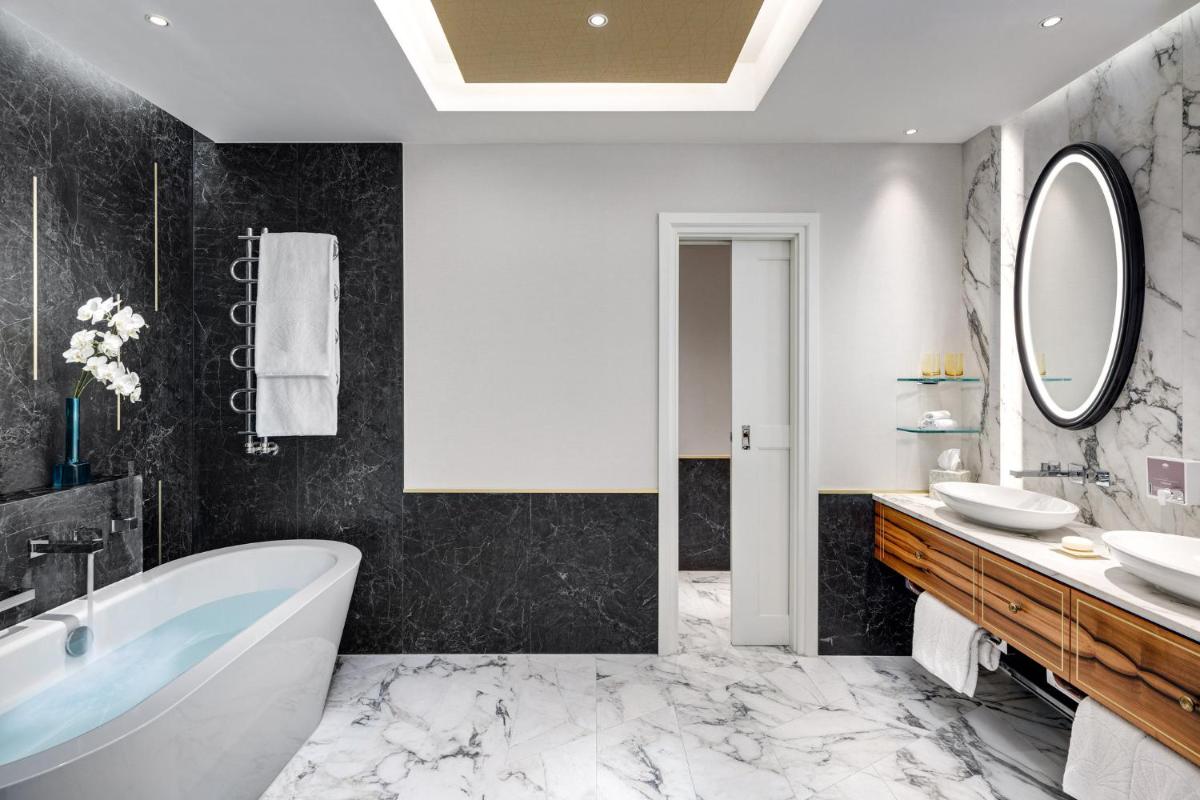 Ein Badezimmer in der Unterkunft Mandarin Oriental, Munich