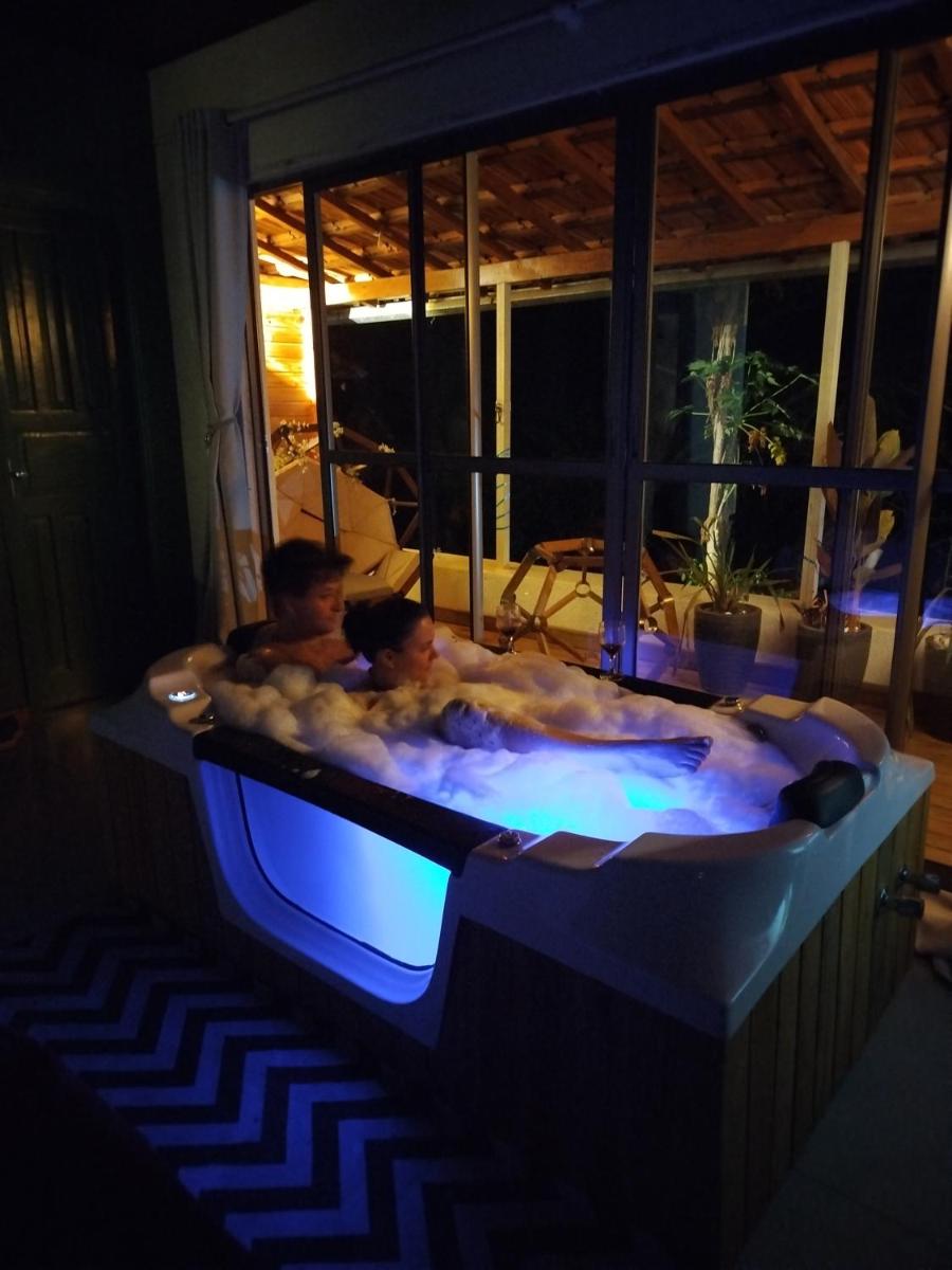 Sítio com SPA, lareira e piscina - Piranguinho, MG - Housity