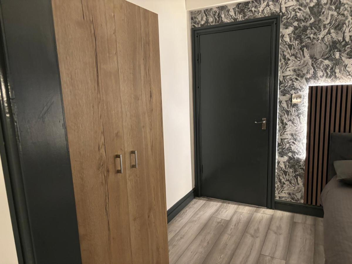 Hills View Apartments - Housity
