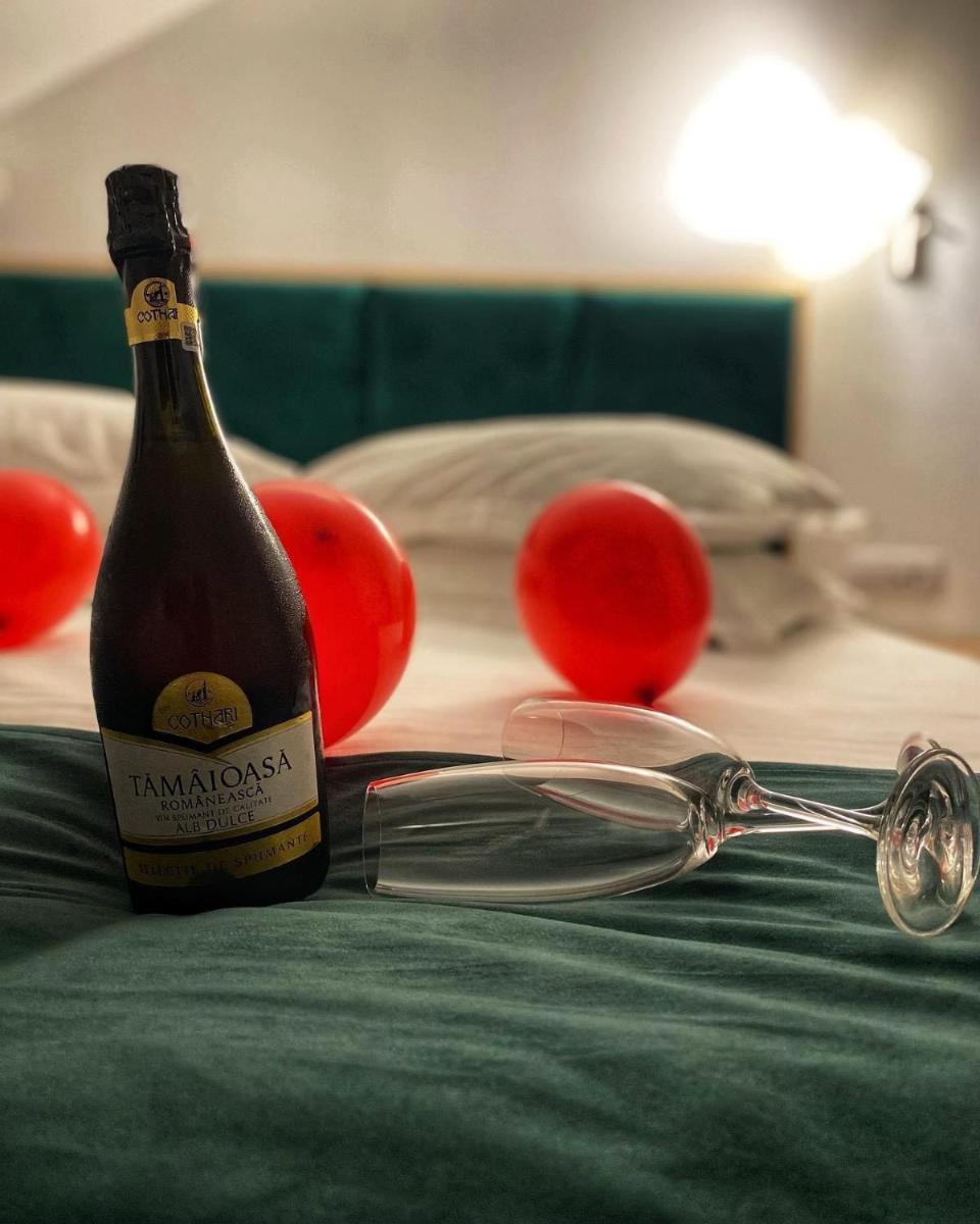 Păunașul Codrilor - Housity