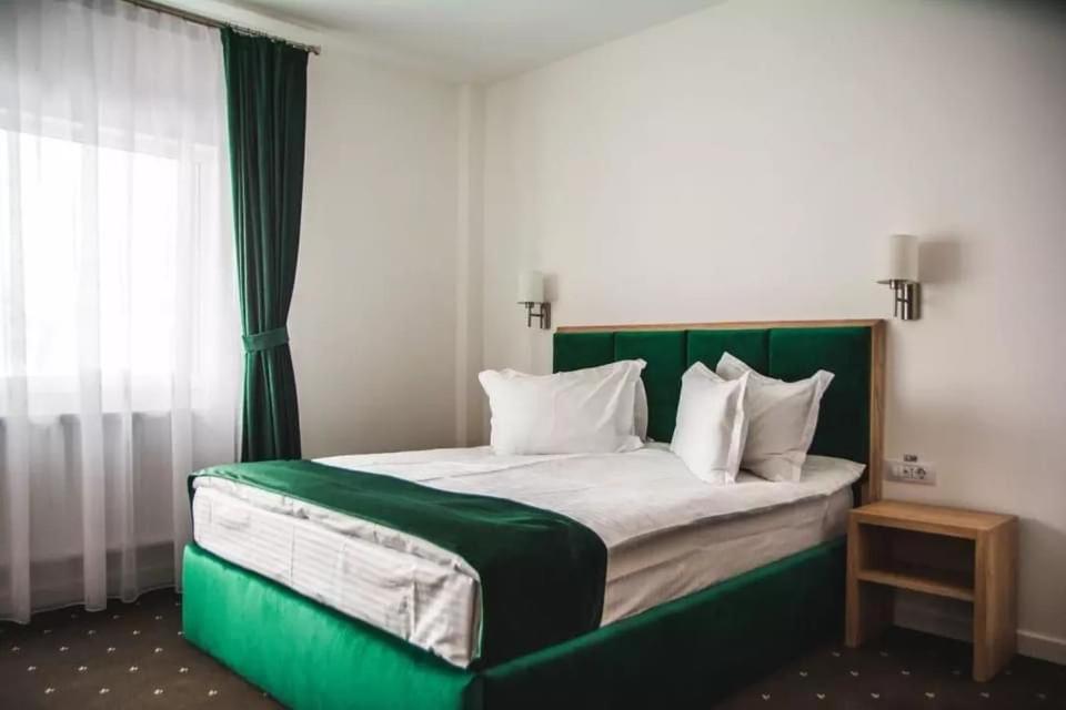 Păunașul Codrilor - Housity