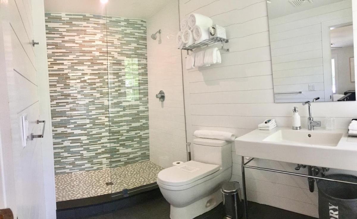 Seven - a boutique B&B on Shelter Island - Housity