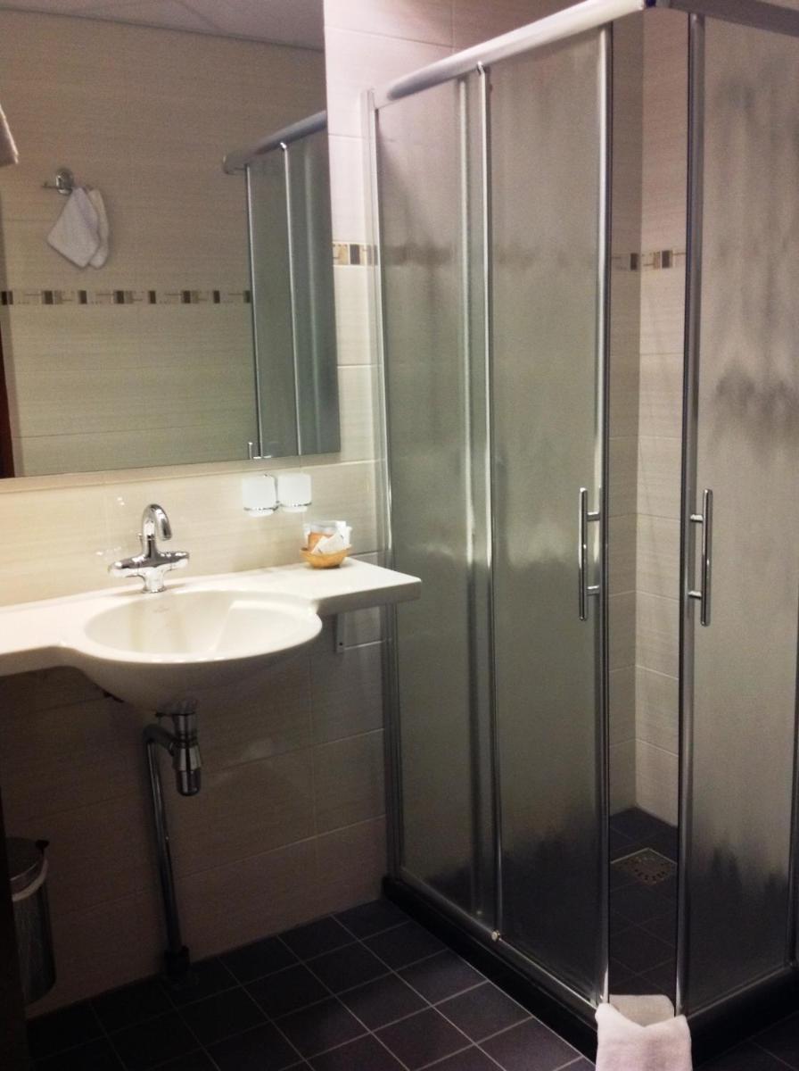 SuyderSee Hotel - Housity