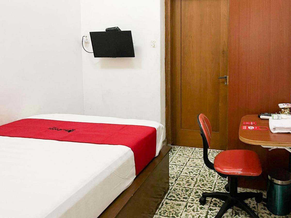 RedDoorz Syariah Near Alun-Alun Tulungagung - Housity