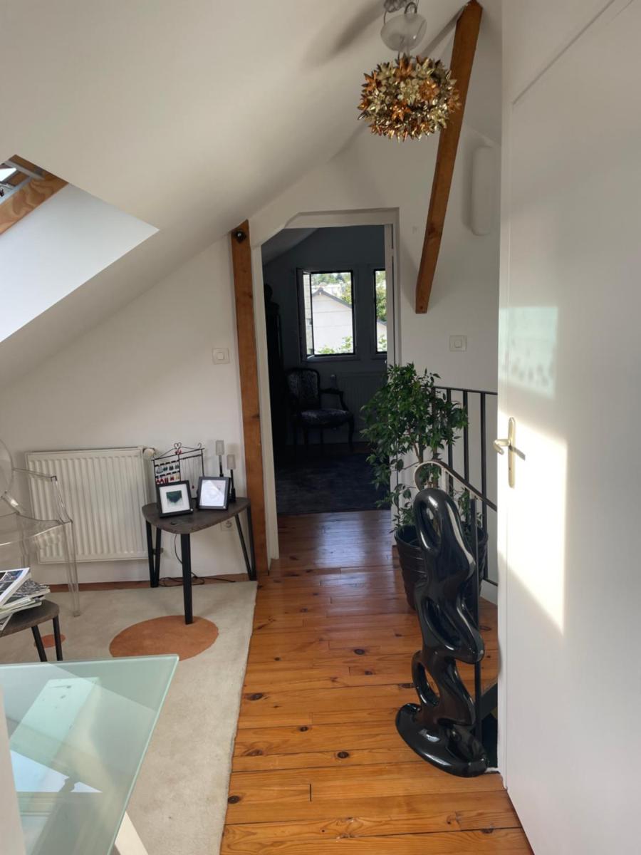 Chambre hôtes nichée sous les toits - Housity