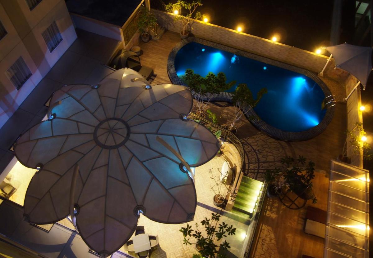 Sapphire Sky Hotel & Conference - Housity