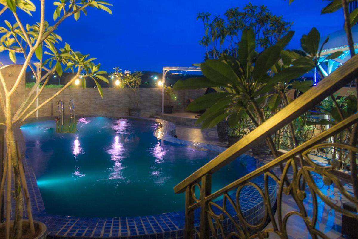 Sapphire Sky Hotel & Conference - Housity