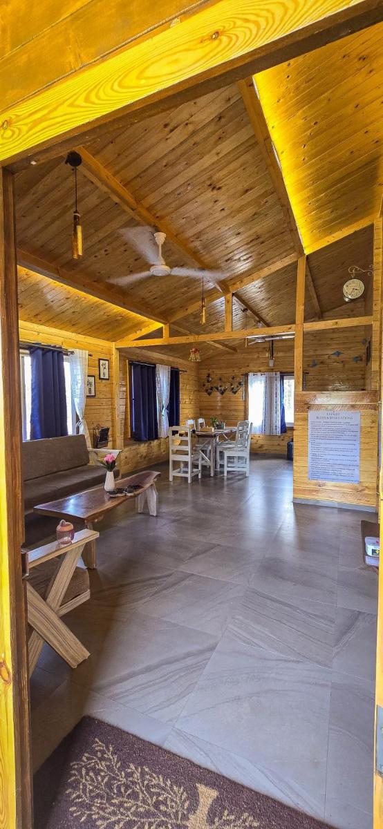 Little Swiss, By the lake - Housity