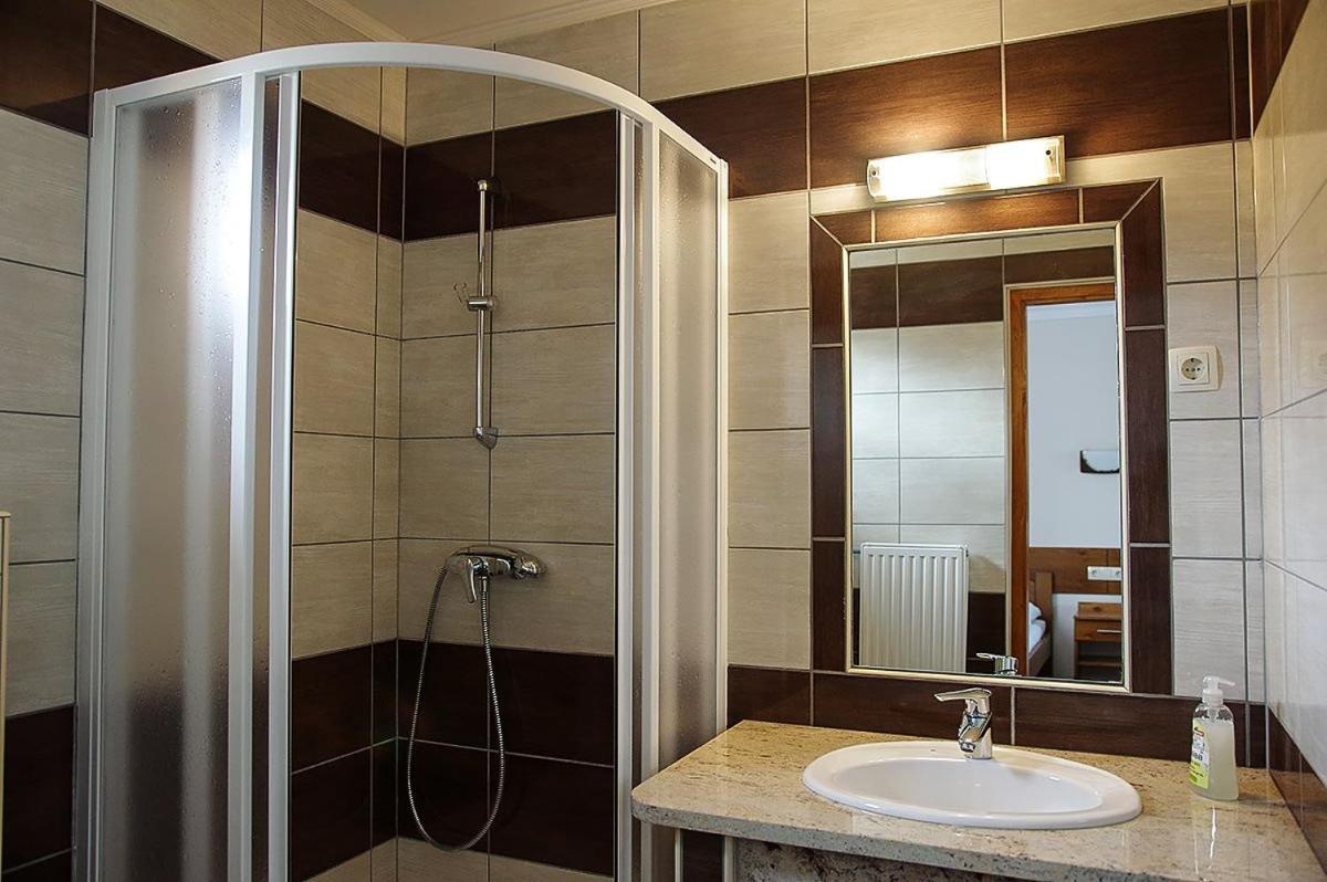 Kispipa Panzió - Housity