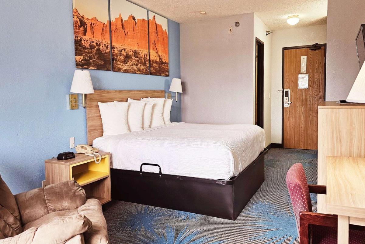 Days Inn by Wyndham Ozark Springfield - Housity